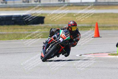 media/Apr-23-2022-Fastrack Riders (Sat) [[cb2d6ae73d]]/LEVEL 4/1PM TURN 6 OUTSIDE/